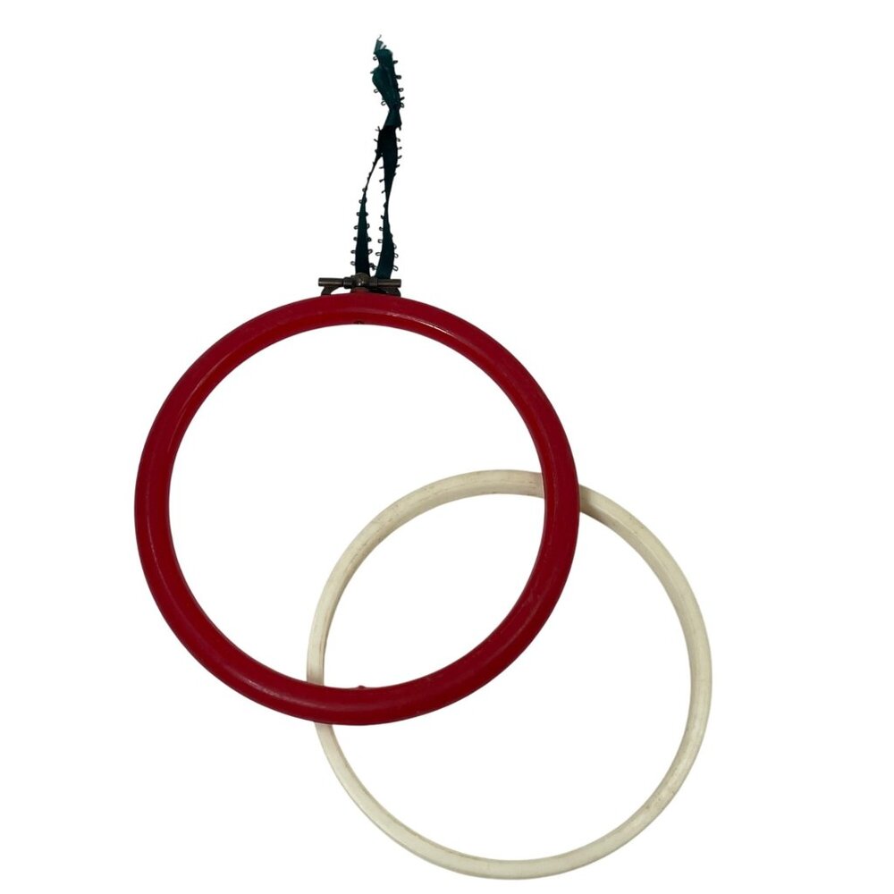 Vintage Red & White Flexi Hoop Embroidery Frames W/ Metal Clasps Set Of 3 Taiwan - Picture 2 of 6